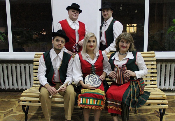 Народный финский семейный вокальный ансамбль «Sateenkaari»
