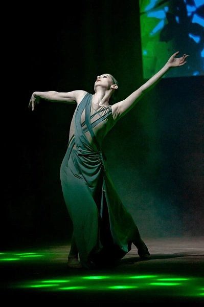 Образцовый ансамбль классического и современного танца "Свободный полёт"