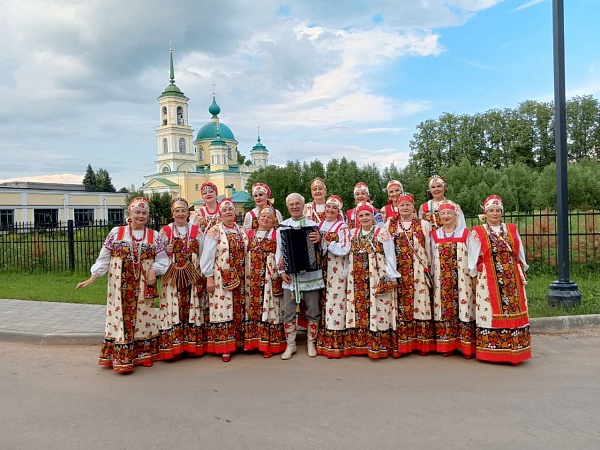 Народный хор "Ельничек"