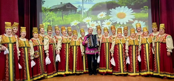 Концертная программа "Сохраняя традиции" Народного хора русской песни "Ельничек"